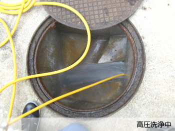 大阪市内　小学校厨房排水管詰まり高圧洗浄